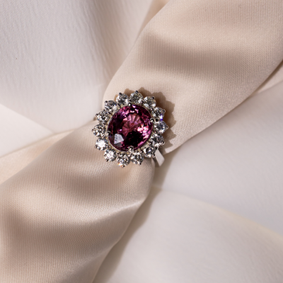 Inel cu Spinel de 3.79 ct si diamante de 1.46 ct